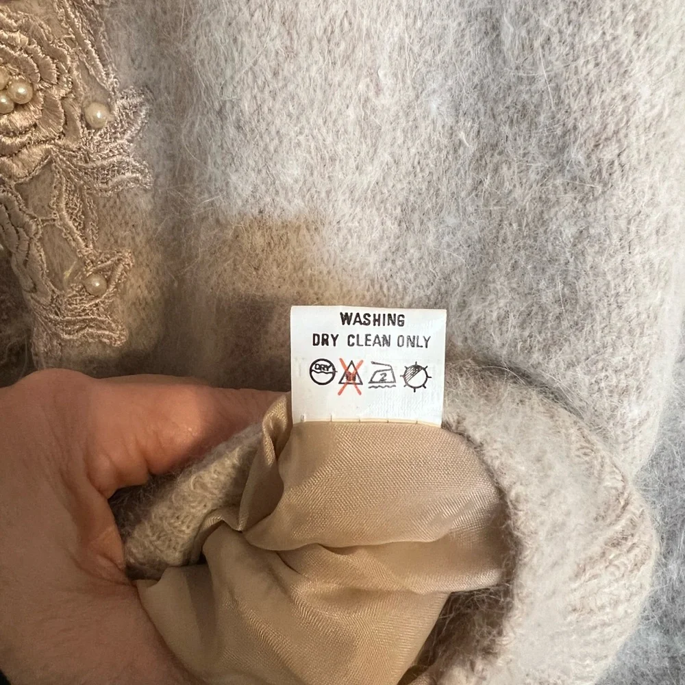 Gorgeous Angora Embellished Cardigan Sweater - L/XL - Picture 6 of 7